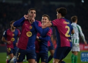 开云体育-C罗对决巴萨，拼到最后一刻！世俱杯上演世纪大战！