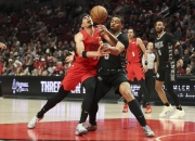 开云体育下载-迅猛进攻！球员们的犀利进攻