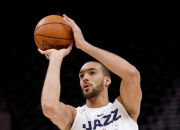 开云体育-温网鏖战法网，辛纳扛起全队