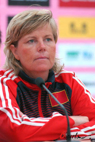 俄罗斯女足实现争议逆转，胜出德国