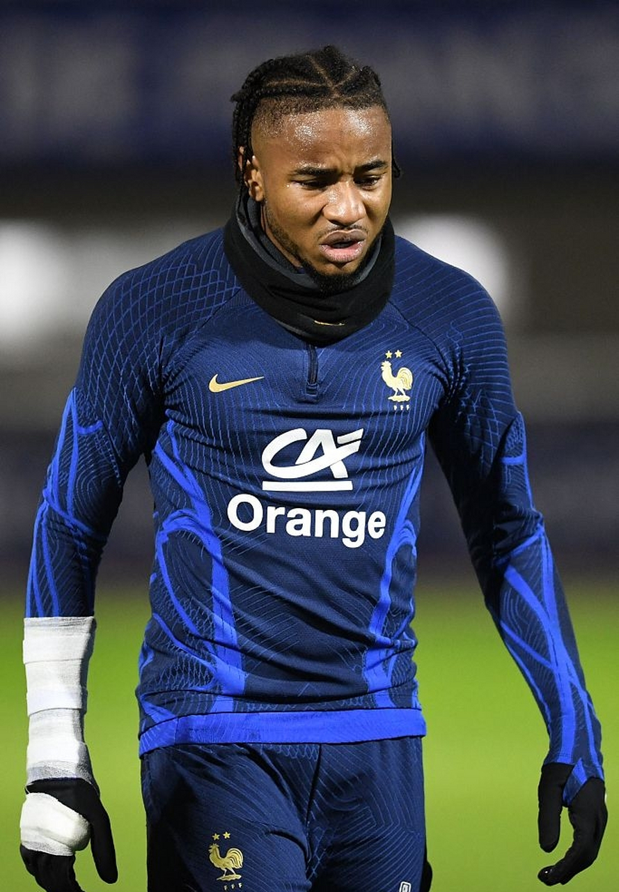 法国队中场核心受伤，困扰世界杯备战