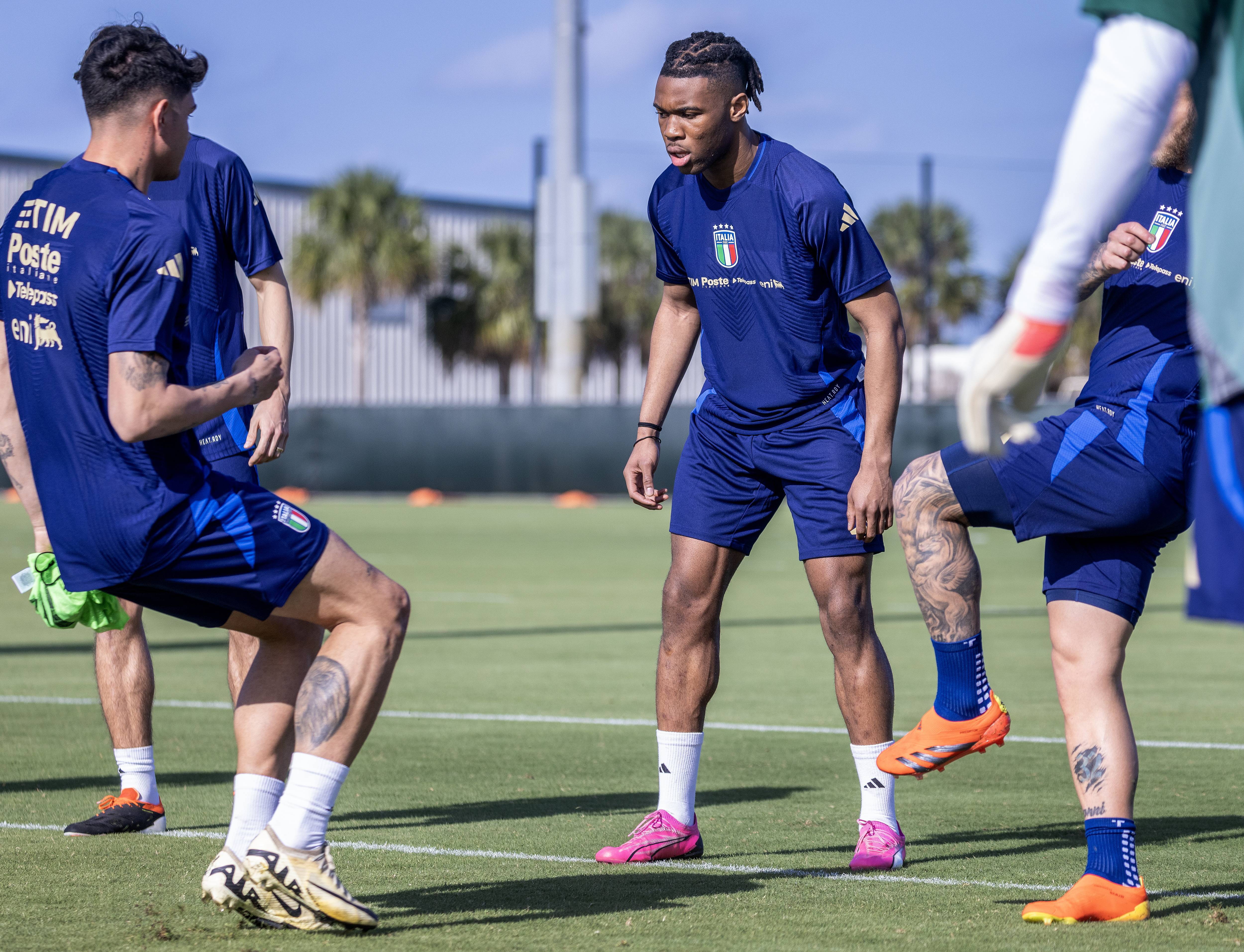 包含意大利国际队与立陶宛队开启角逐模式的词条 包含意大利国际队与立陶宛队开启角逐模式的词条