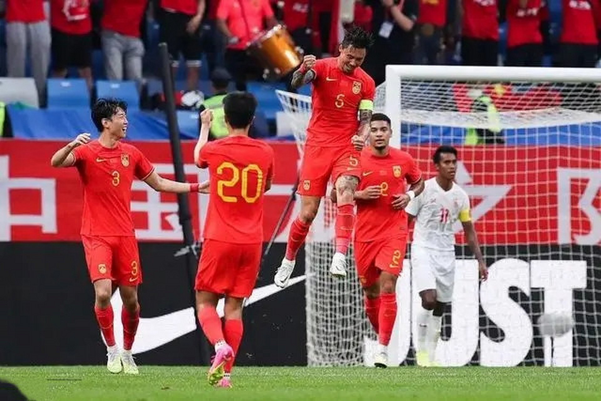 战胜劲旅的球队赢得国际赛事的关键胜利 战胜劲旅的球队赢得国际赛事的关键胜利