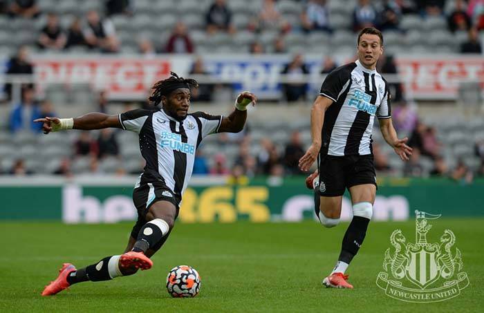 纽卡斯尔联主场战平，积分榜暂居中游的简单介绍