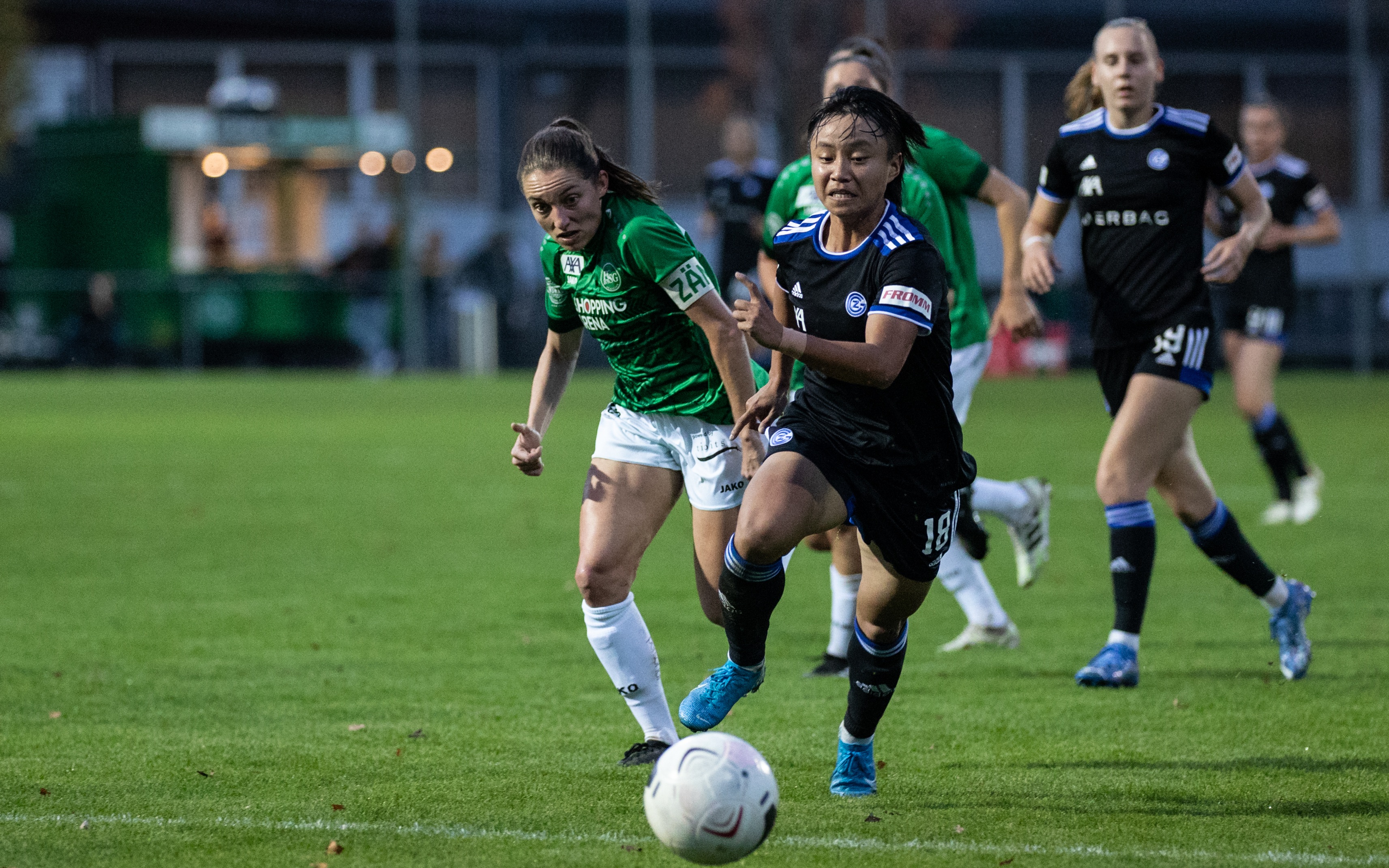 包含挑战无止境！女子足球比赛竞技火爆的词条