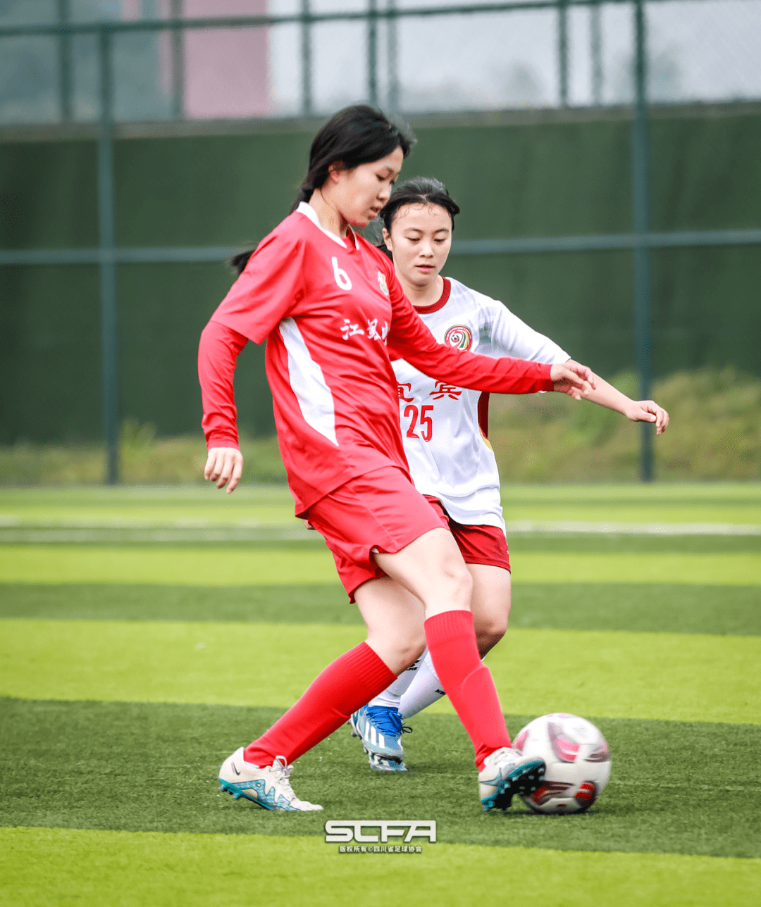 包含挑战无止境！女子足球比赛竞技火爆的词条