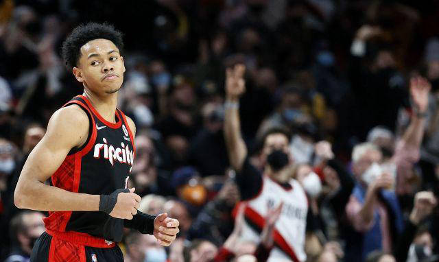 快船惨败开拓者，勇士逆转尼克斯