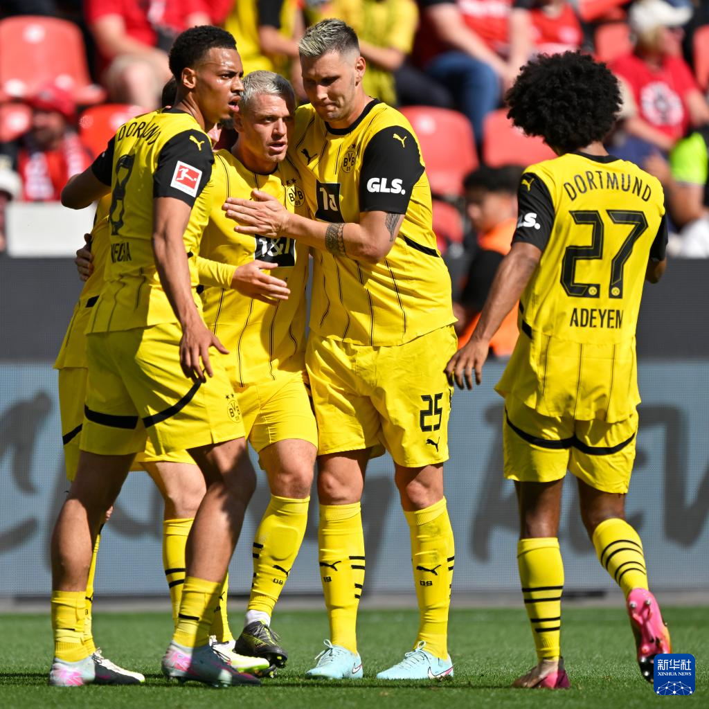 多特蒙德惊险逆转,豪取德甲季军 多特蒙德惊险逆转,豪取德甲季军