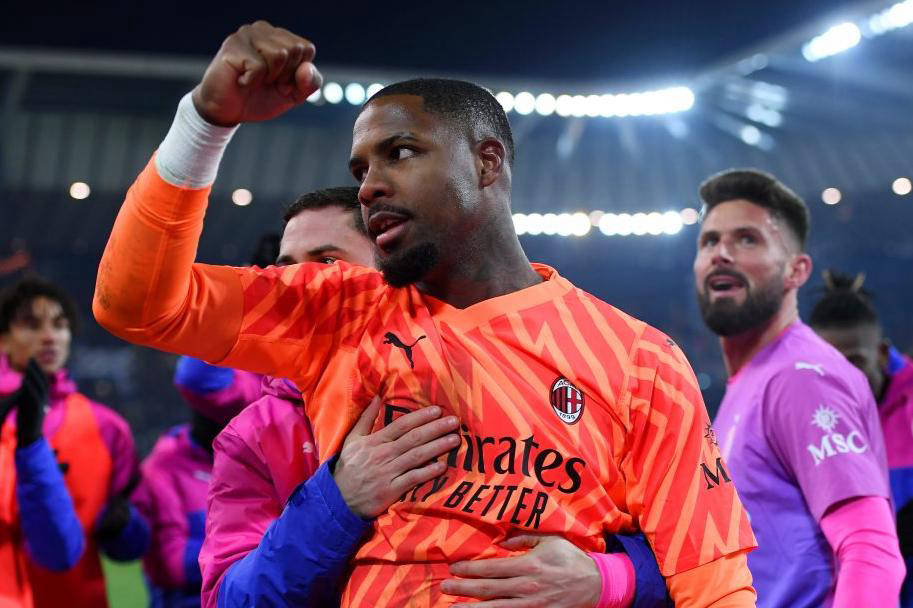 包含卡利亚里球迷抗议,要求俱乐部加强引援的词条 包含卡利亚里球迷抗议,要求俱乐部加强引援的词条