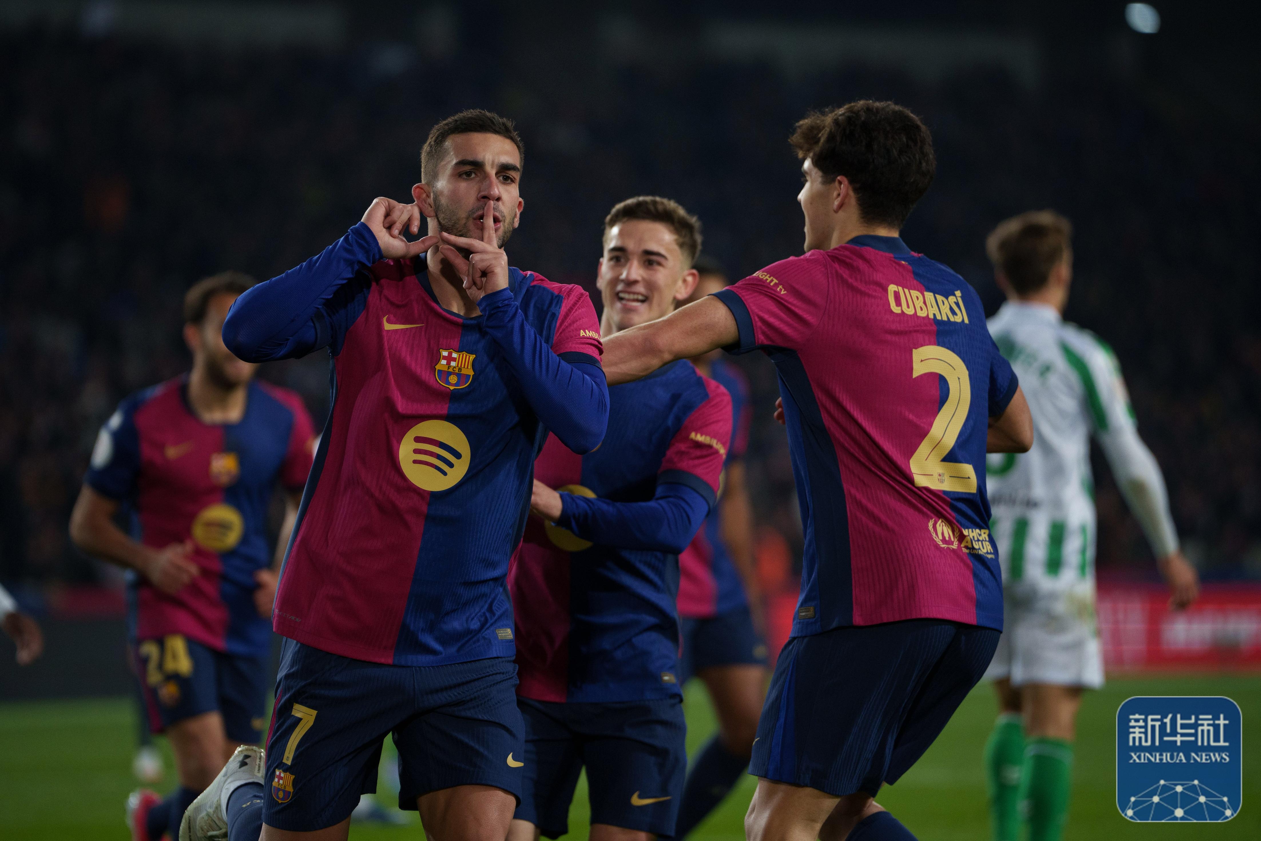 C罗对决巴萨,拼到最后一刻!世俱杯上演世纪大战! C罗对决巴萨,拼到最后一刻!世俱杯上演世纪大战!