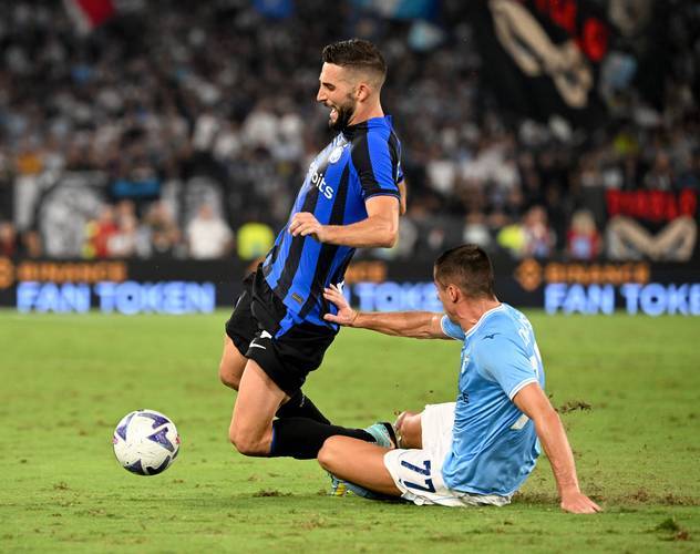 关于意甲交锋激烈，双方争分夺秒的信息