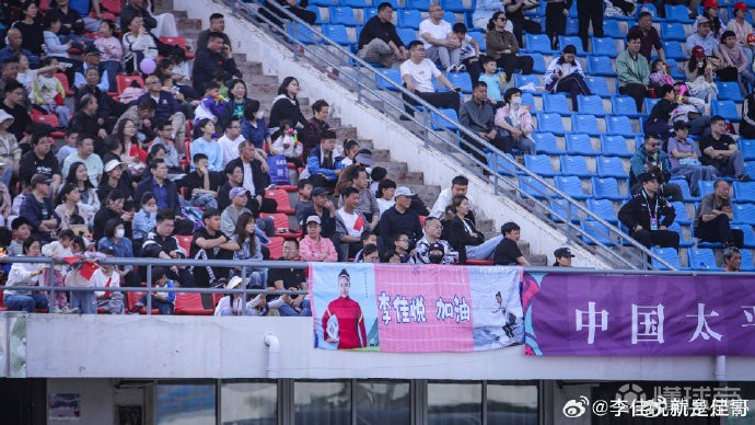 精湛技术展现,球员赢得掌声和赞誉 精湛技术展现,球员赢得掌声和赞誉