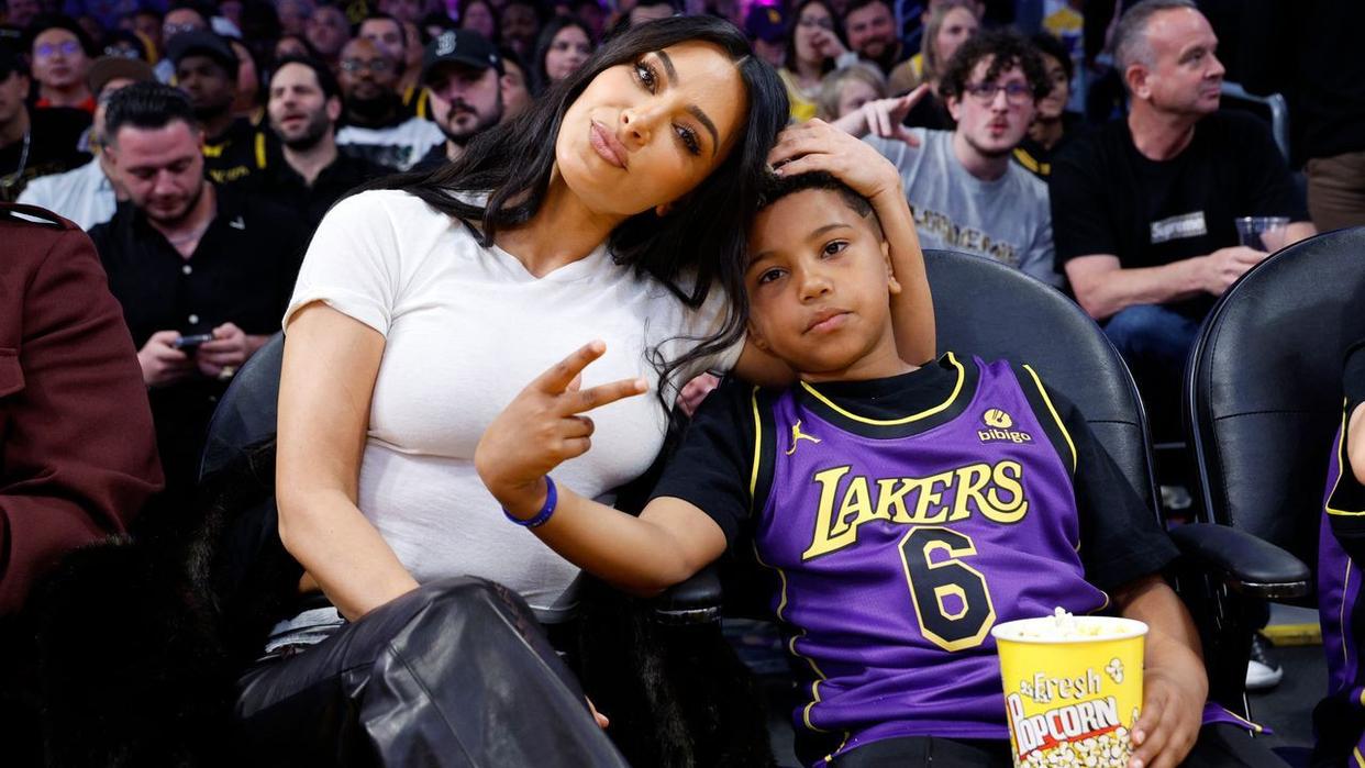 包含小詹皇入选全明星首发,卡戴珊:感谢所有支持我的球迷的词条 包含小詹皇入选全明星首发,卡戴珊:感谢所有支持我的球迷的词条