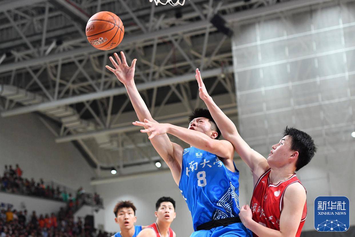 大学生篮球明星荣获荣誉,为校园体育增添新面貌的简单介绍 大学生篮球明星荣获荣誉,为校园体育增添新面貌的简单介绍