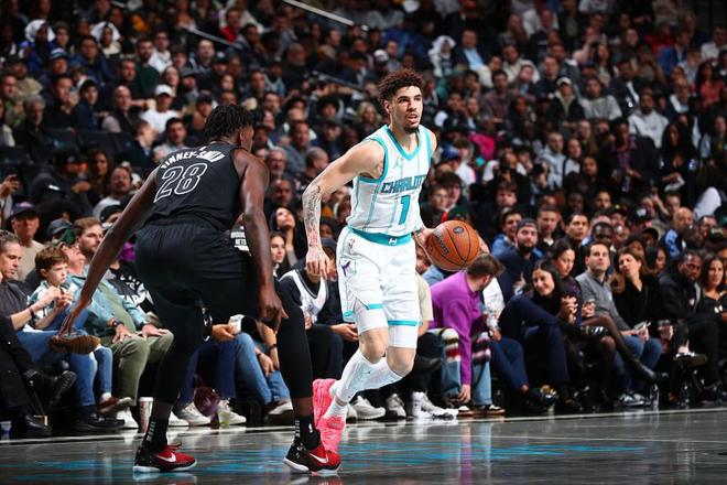 竞争激烈！篮网客场逆转黄蜂夺取胜利的简单介绍