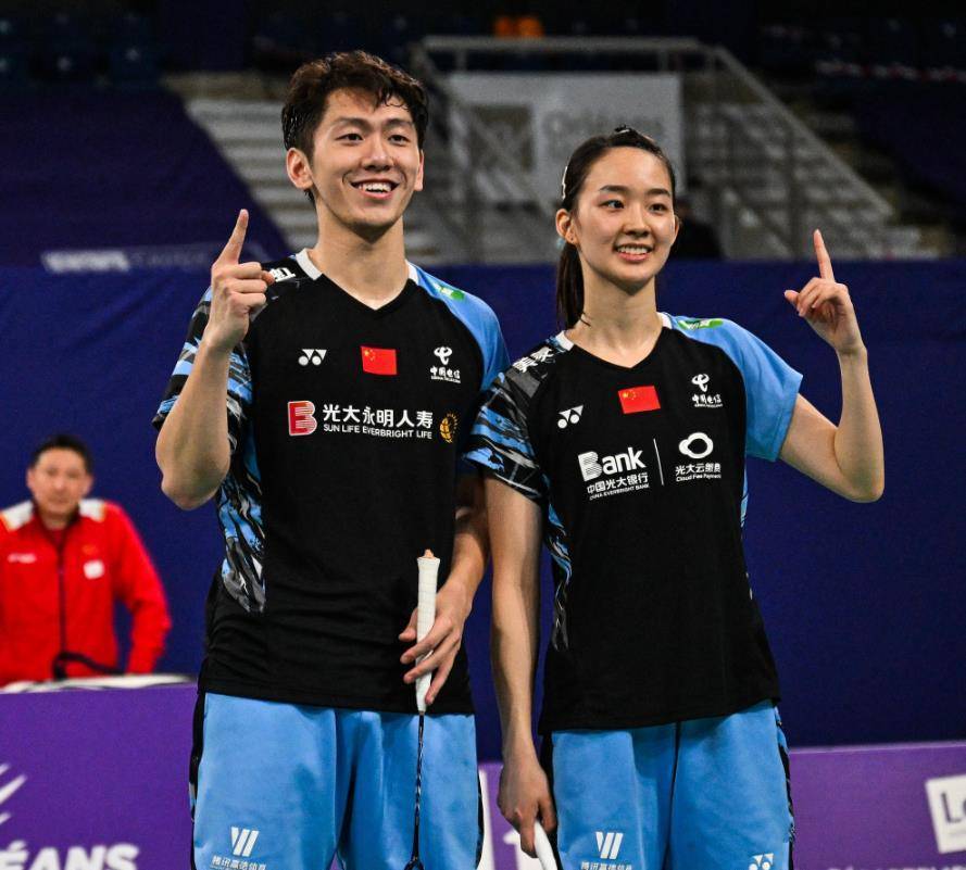 羽毛球项目选手小心翼翼应对对手 羽毛球项目选手小心翼翼应对对手