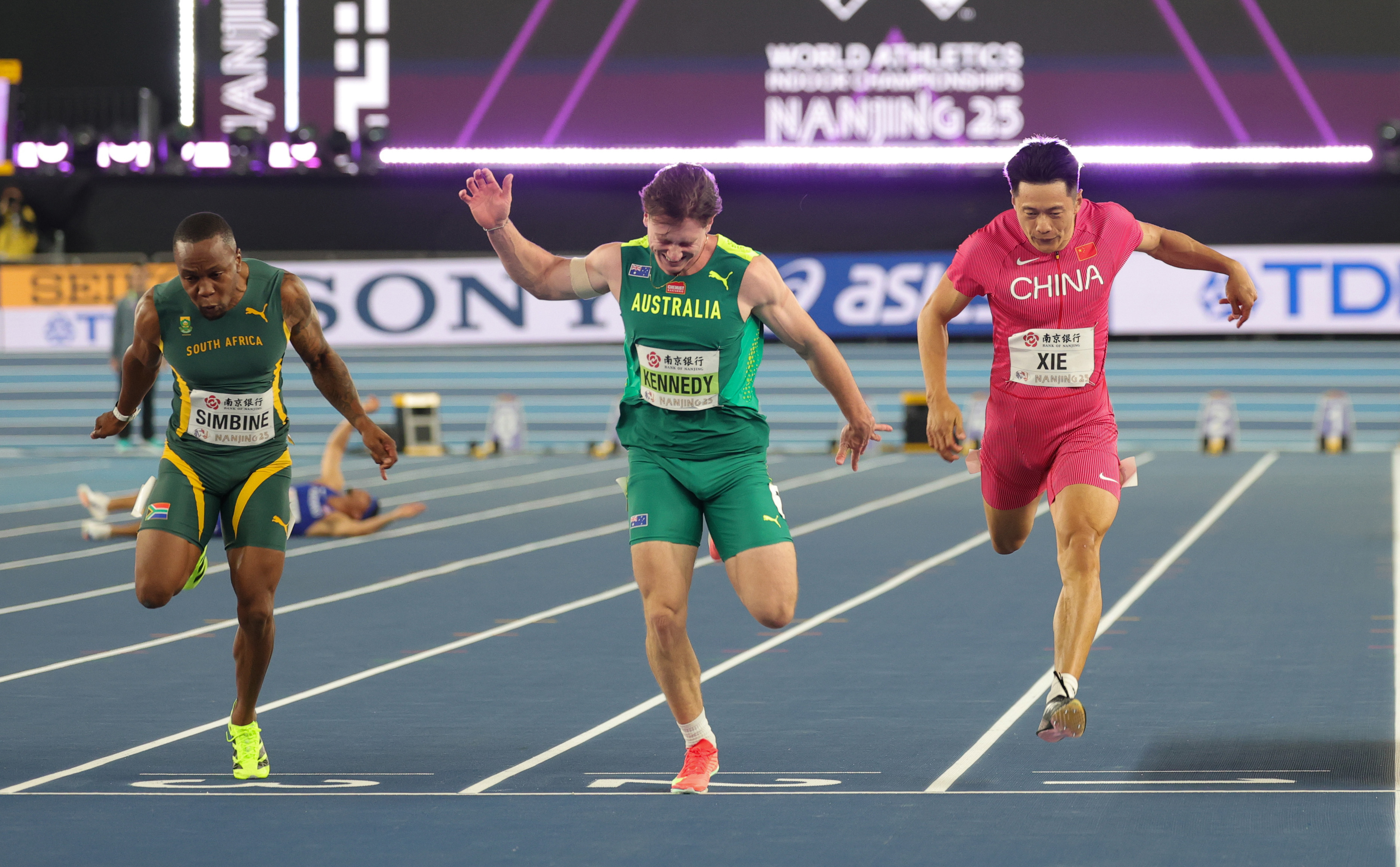 男子田径比赛开幕,各国选手展示实力 男子田径比赛开幕,各国选手展示实力