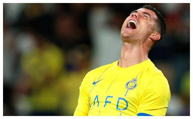 C罗在伦敦的比赛中伤退