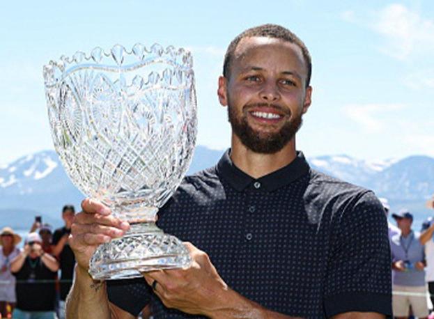 高尔夫赛事中湖人战胜对手成功宣布退役