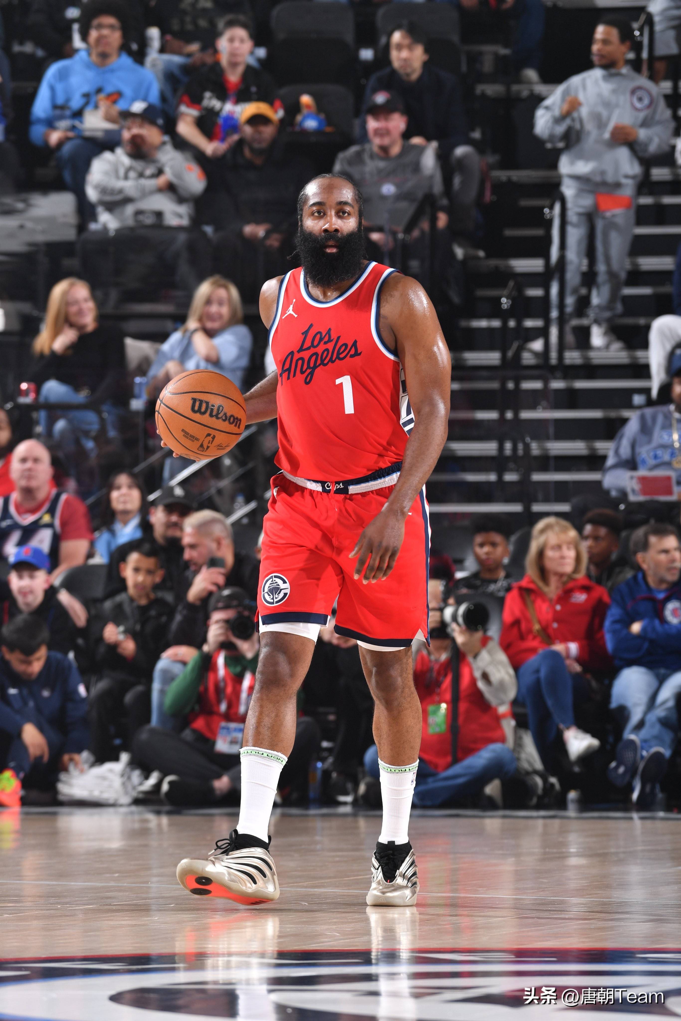 火箭队连胜收官,哈登再次出众 火箭队连胜收官,哈登再次出众