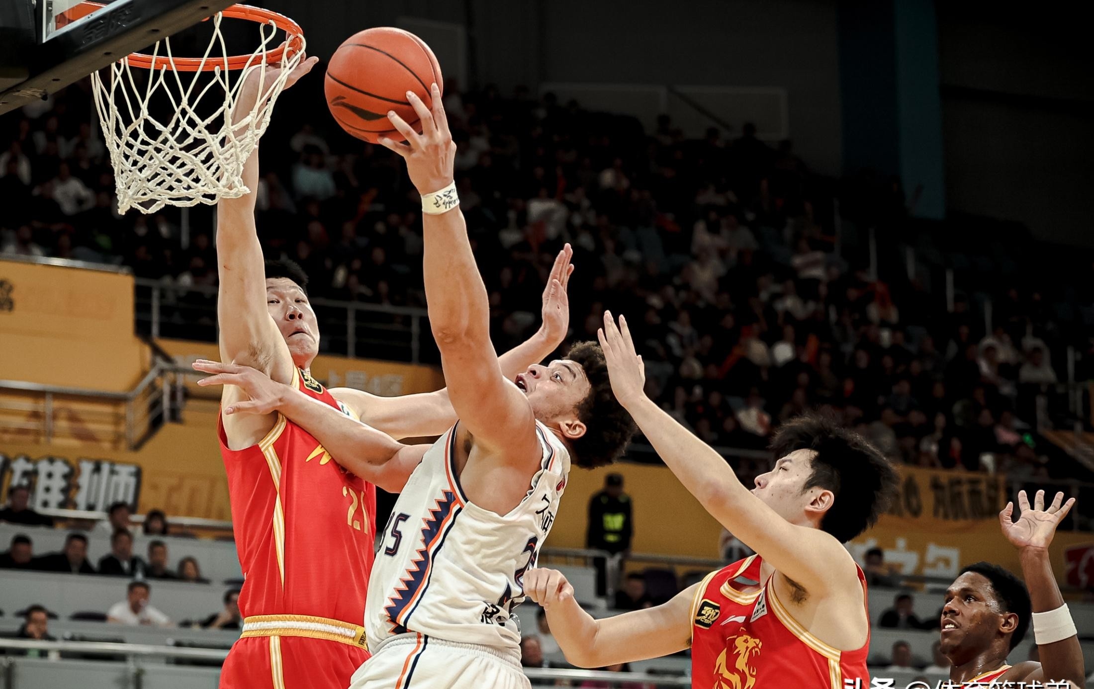 关于备战关键比赛，球队士气高涨，备战迎接挑战的信息