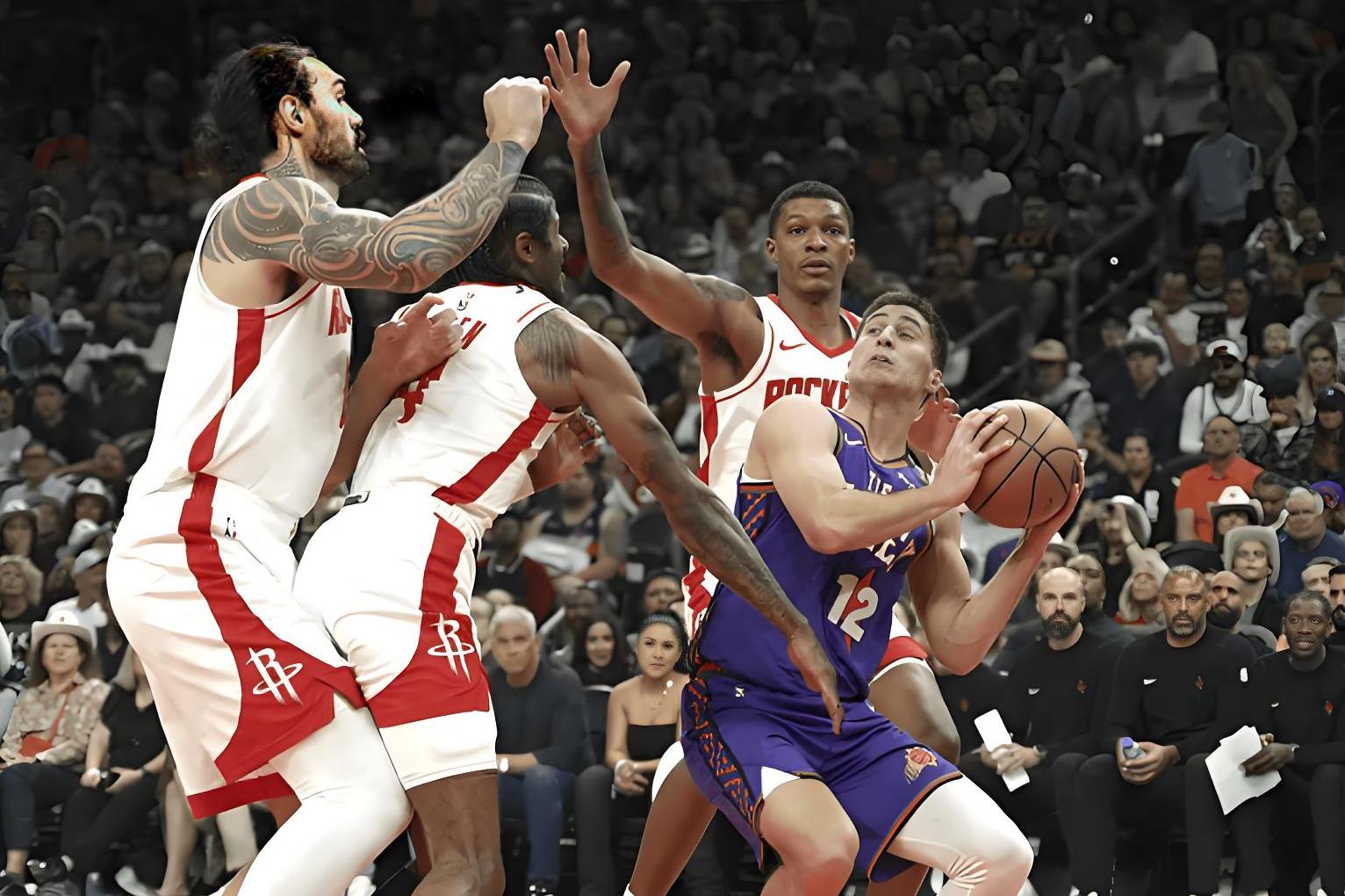 火箭队全队努力奋战，赢得宝贵胜利