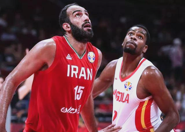 伊朗球队突破重围,杀入亚冠决赛 伊朗球队突破重围,杀入亚冠决赛