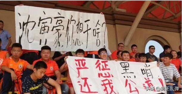 包含裁判重要判罚引争议,球员团队声援的词条 包含裁判重要判罚引争议,球员团队声援的词条