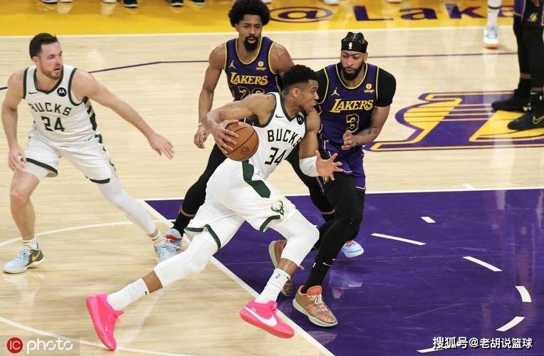 包含湖人主场击败雄鹿,詹姆斯再次刷新纪录进入生涯新高的词条 包含湖人主场击败雄鹿,詹姆斯再次刷新纪录进入生涯新高的词条