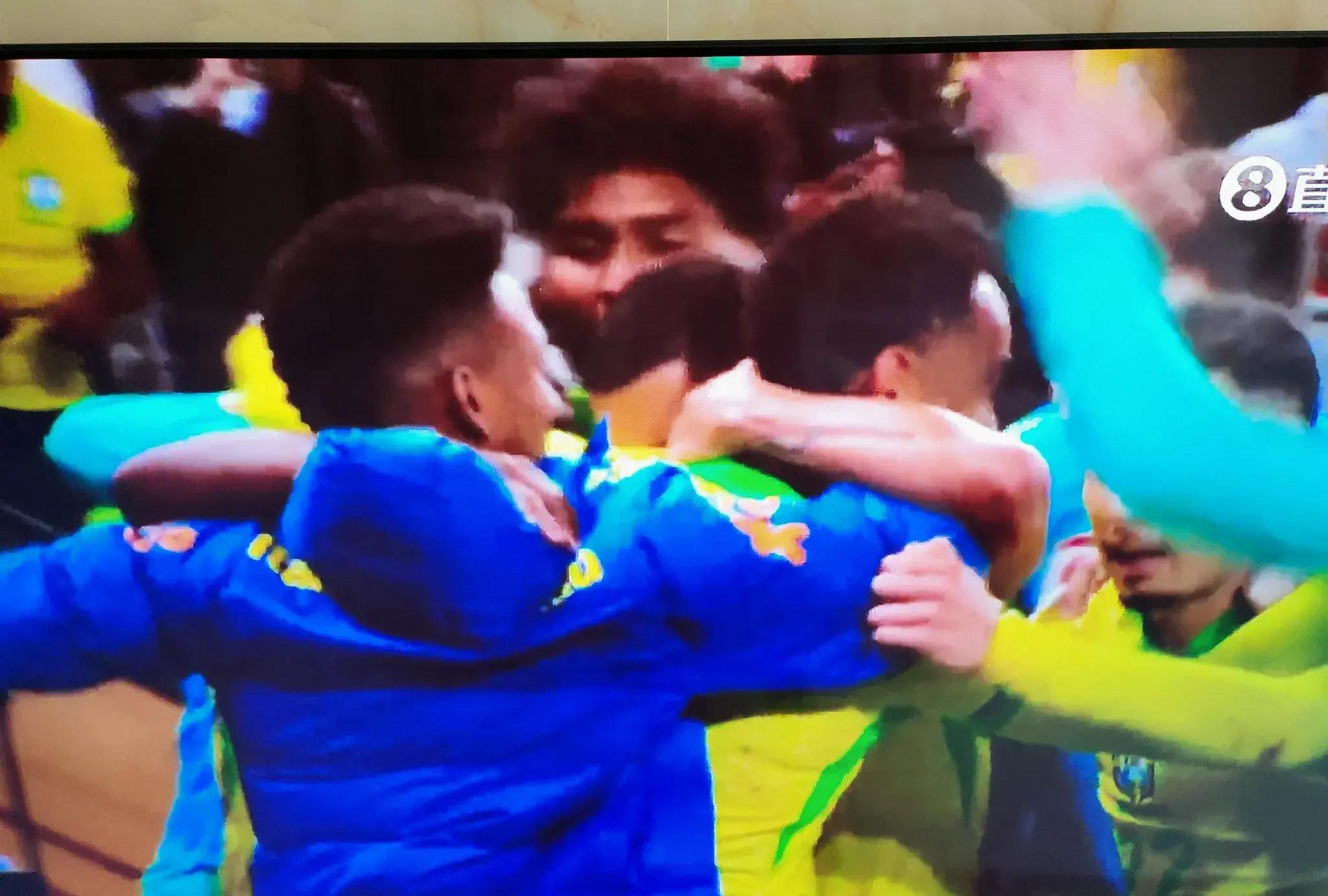 球队整体攻防出色，击溃对手