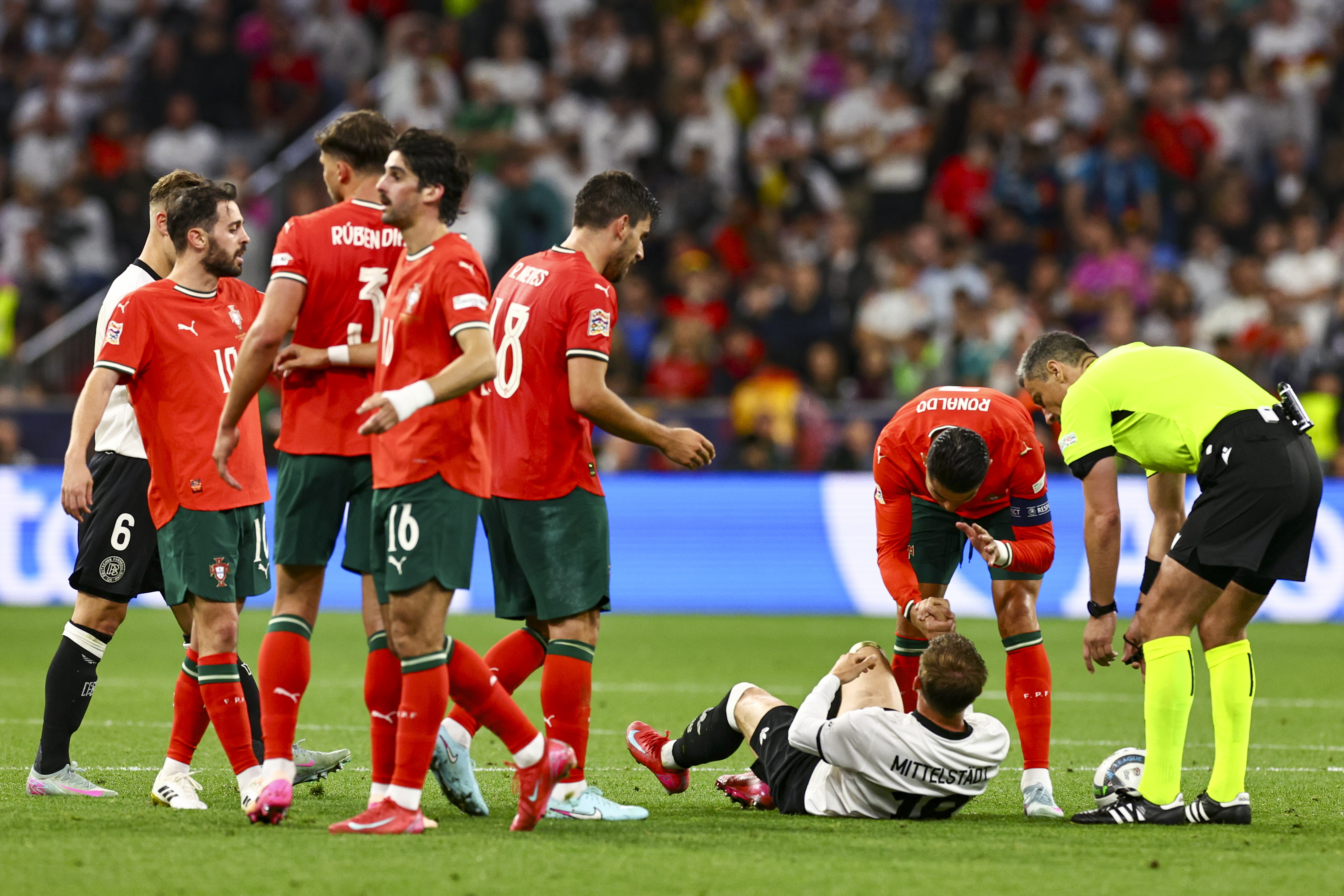 欧洲足球赛事连连来袭,比分悬疑不定的简单介绍 欧洲足球赛事连连来袭,比分悬疑不定的简单介绍