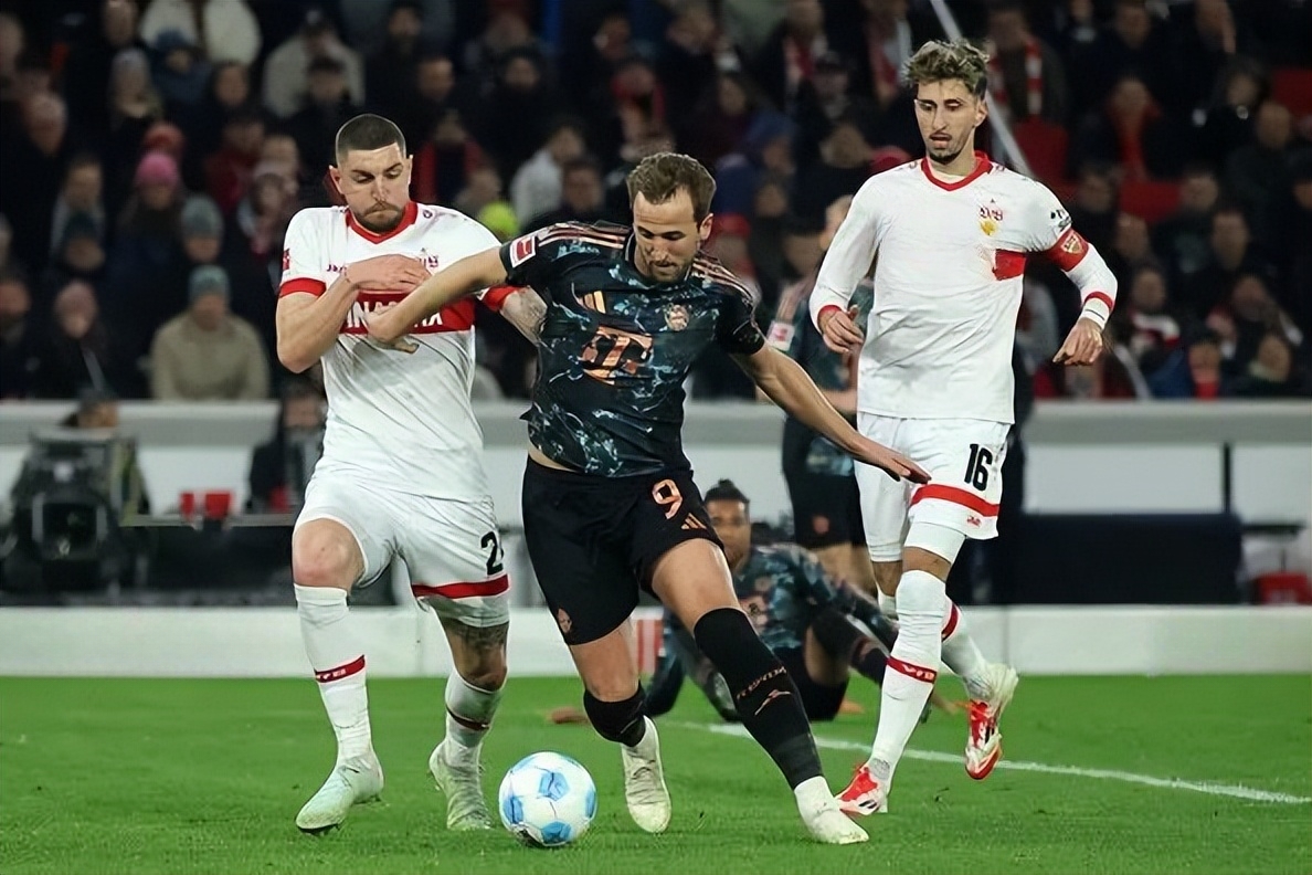 包含勒沃库森客场大胜拜仁慕尼黑，继续领跑德甲的词条