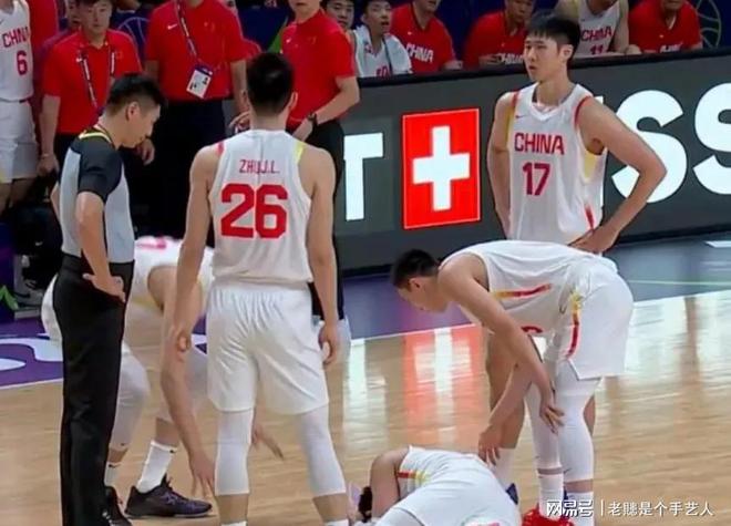 关键比赛中球员发挥出色,帮助球队取得胜利 关键比赛中球员发挥出色,帮助球队取得胜利