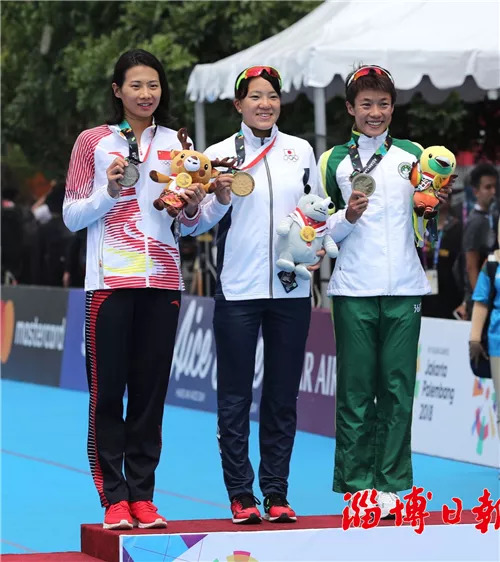 哥伦比亚摔跤选手实现自我突破，喜获胜利