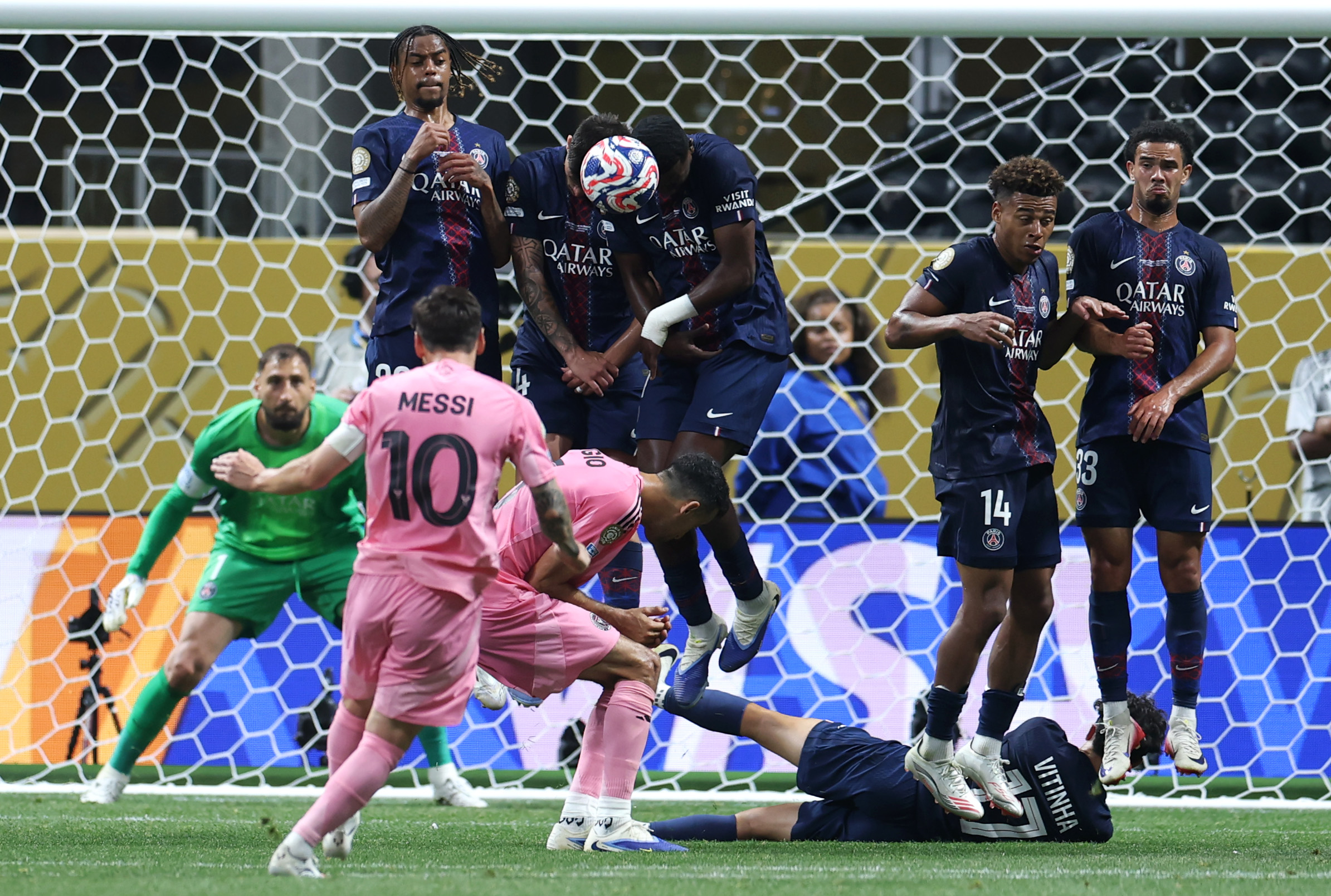 包含巴黎圣日耳曼豪取胜利,稳固小组赛领先的词条 包含巴黎圣日耳曼豪取胜利,稳固小组赛领先的词条