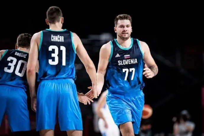 德国篮球联赛强强对决，谁能笑到最后？