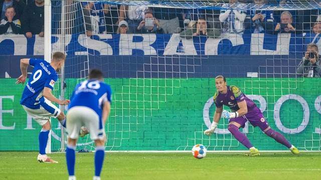 关于沙尔克04在主场备战下一场比赛的信息