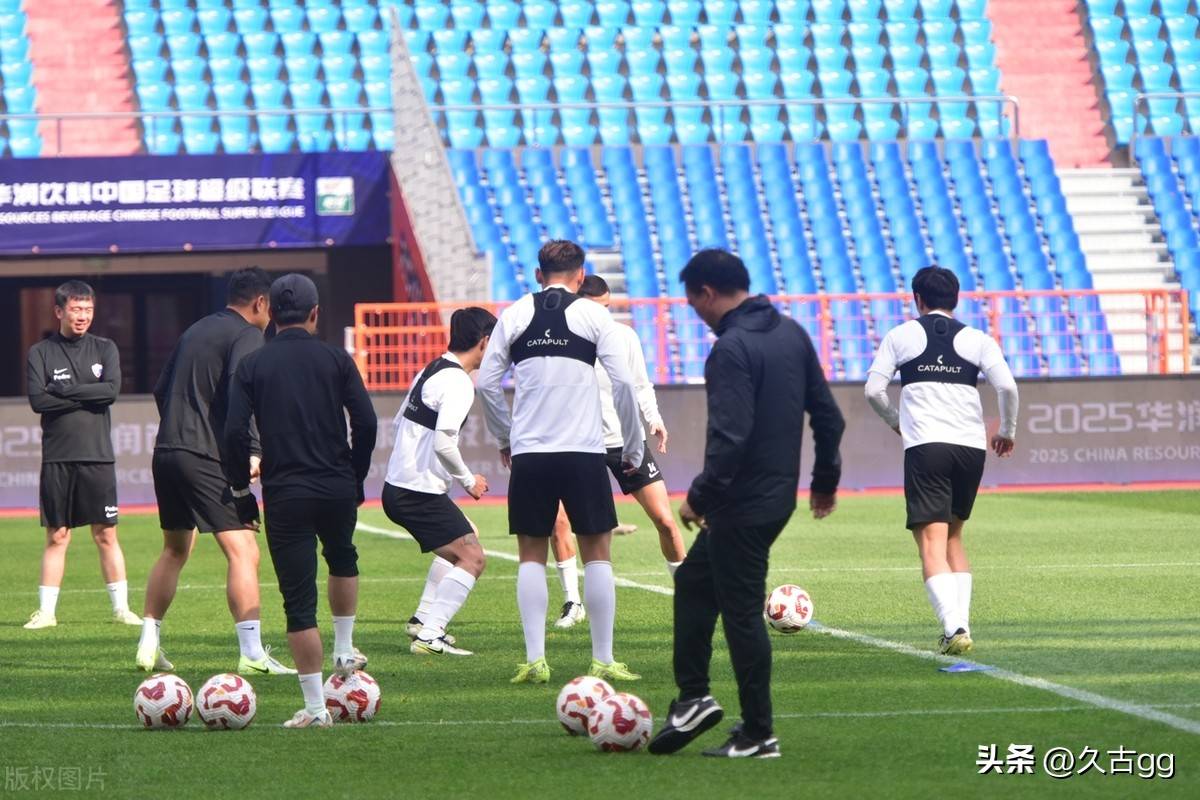 关于球员们集训备战昆赛,全力冲刺的信息 关于球员们集训备战昆赛,全力冲刺的信息