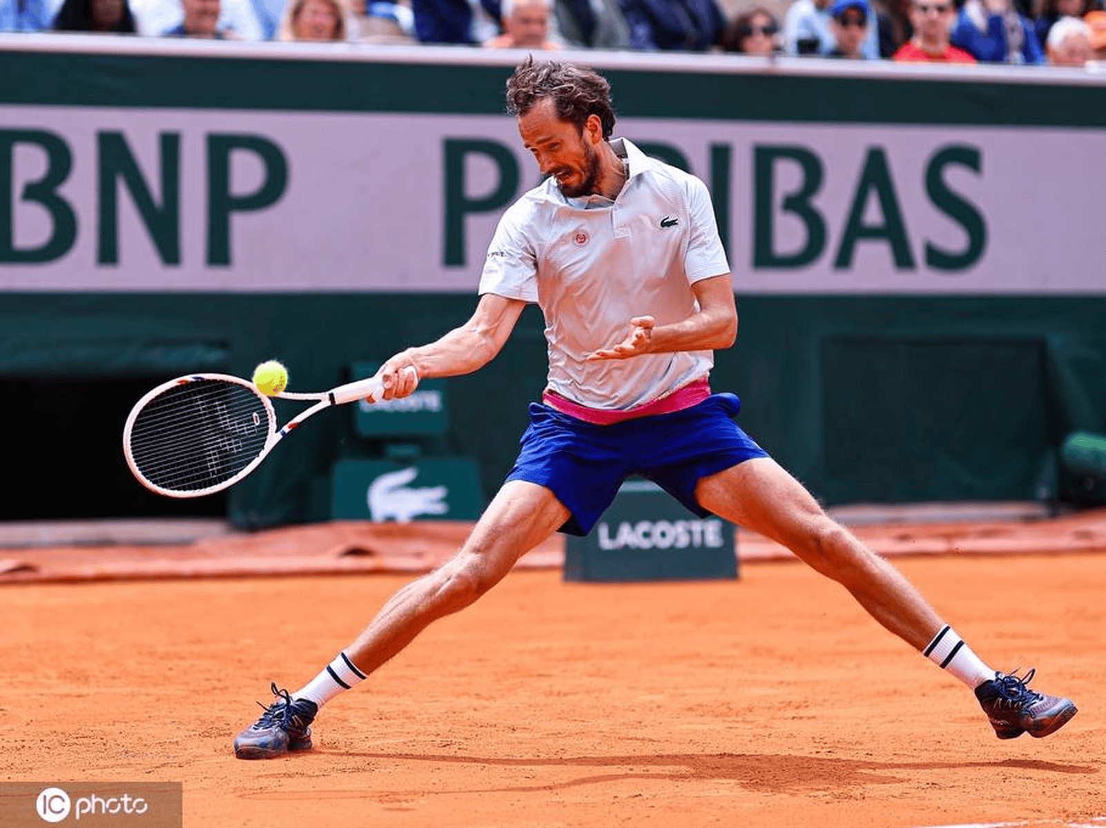 关于意大利网球队鏖战法国网球队，梅德韦杰夫爆发神勇的信息