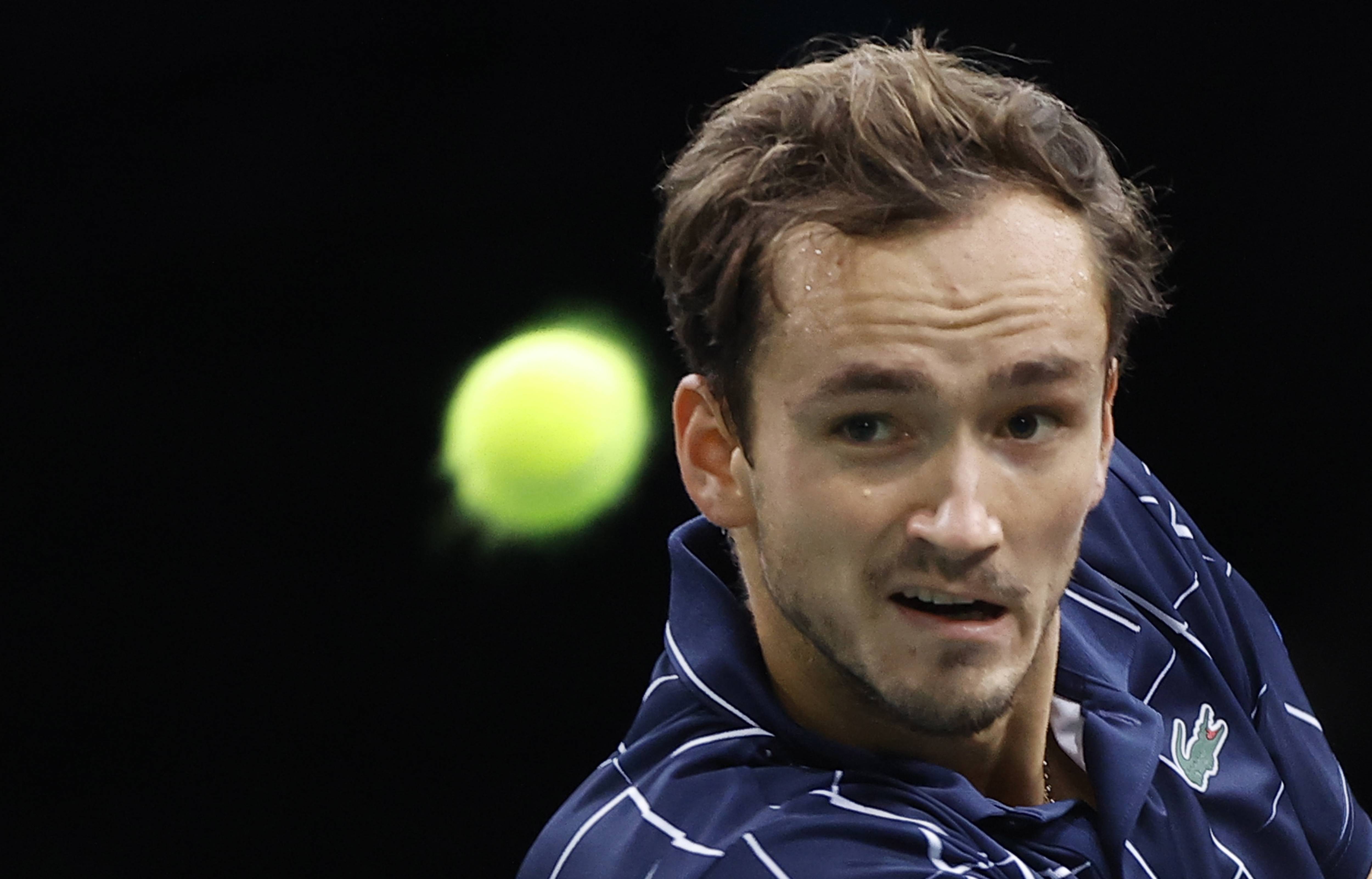 西班牙网球队完胜意大利网球队，梅德韦杰夫爆发神勇的简单介绍