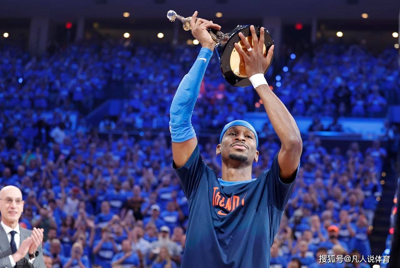 篮球选手刷新世界纪录,震撼全场的简单介绍 篮球选手刷新世界纪录,震撼全场的简单介绍