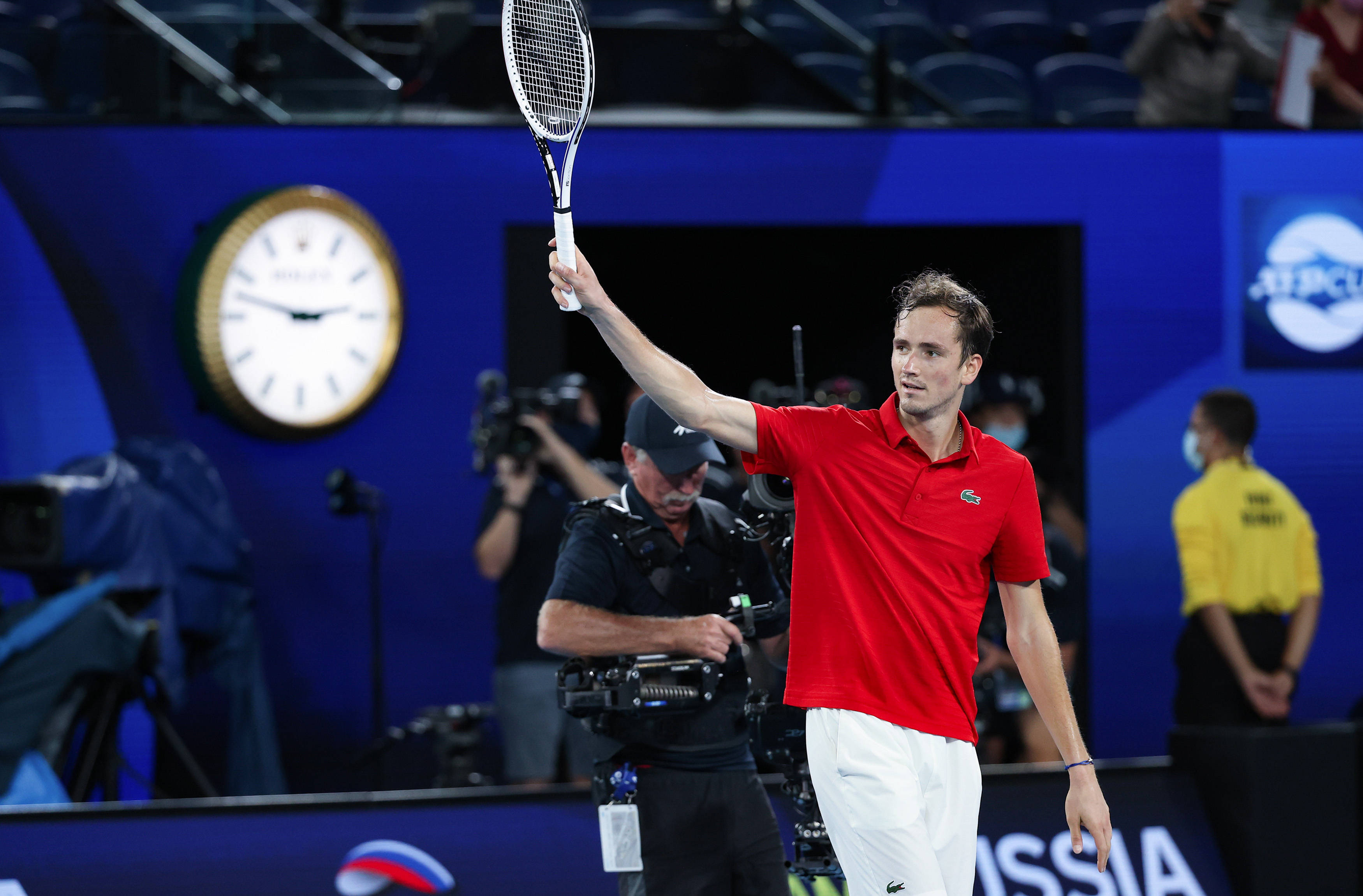 ATP总决赛险胜法网，梅德韦杰夫点燃赛场